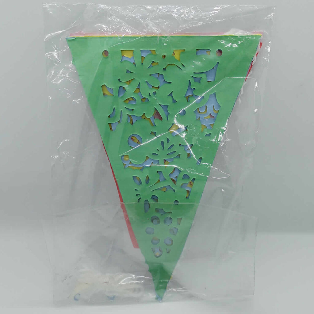 BANDERIN TRIANGULAR CALADO MULTICOLOR – ANGELES Y DEMONIOS